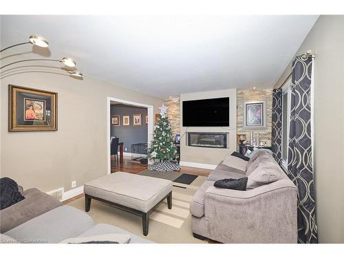 904 Robinson Road, Dunnville, ON - Indoor Photo Showing Living Room With Fireplace