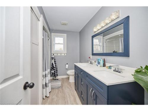 904 Robinson Road, Dunnville, ON - Indoor Photo Showing Bathroom