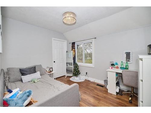 904 Robinson Road, Dunnville, ON - Indoor Photo Showing Bedroom