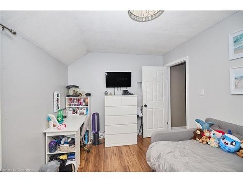 904 Robinson Road, Dunnville, ON - Indoor Photo Showing Bedroom