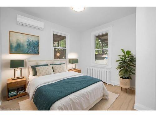 72 Dundurn Street N, Hamilton, ON - Indoor Photo Showing Bedroom