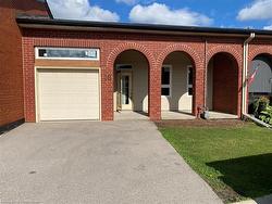 18 Archdeacon Clark Trail  Hamilton, ON L9B 2M2