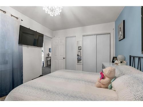 418-57 12Th Conc Road E, Flamborough, ON - Indoor Photo Showing Bedroom