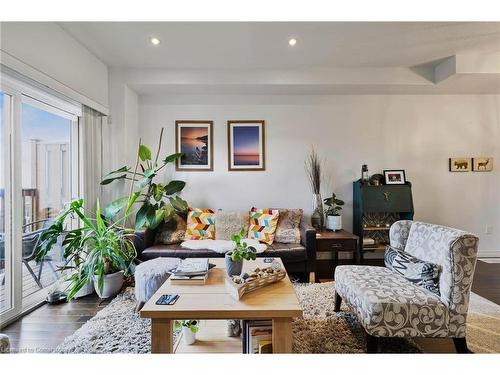 27 Edenrock Drive, Hamilton, ON - Indoor Photo Showing Living Room