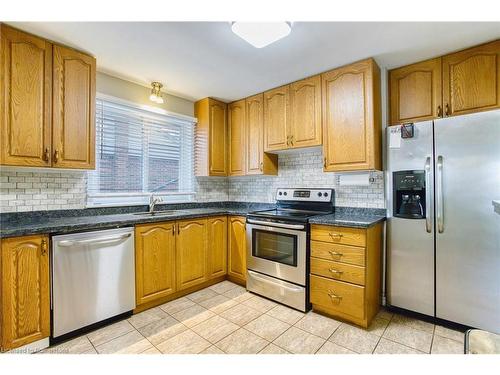 10 Fernwood Crescent, Hamilton, ON - Indoor Photo Showing Kitchen