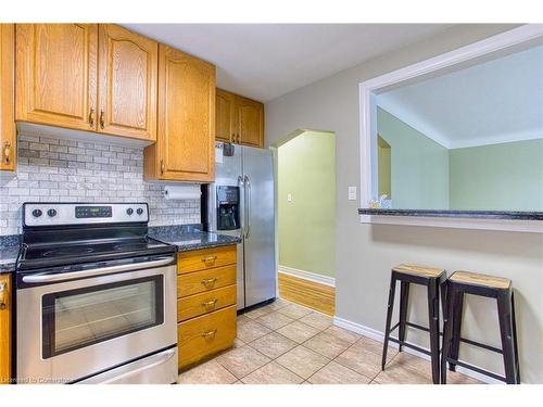 10 Fernwood Crescent, Hamilton, ON - Indoor Photo Showing Kitchen