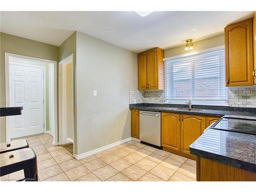 10 Fernwood Crescent, Hamilton, ON - Indoor Photo Showing Kitchen