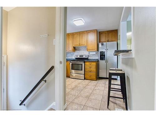 10 Fernwood Crescent, Hamilton, ON - Indoor Photo Showing Kitchen