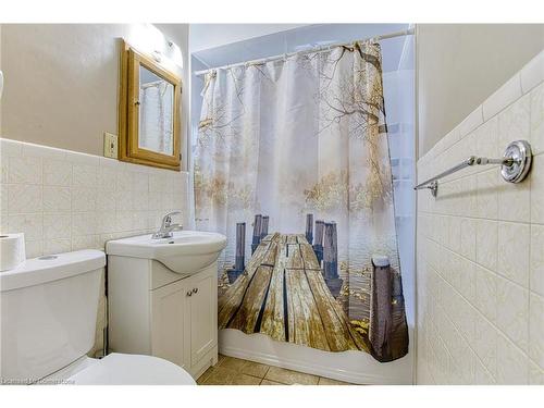 10 Fernwood Crescent, Hamilton, ON - Indoor Photo Showing Bathroom