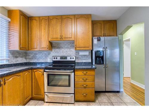 10 Fernwood Crescent, Hamilton, ON - Indoor Photo Showing Kitchen