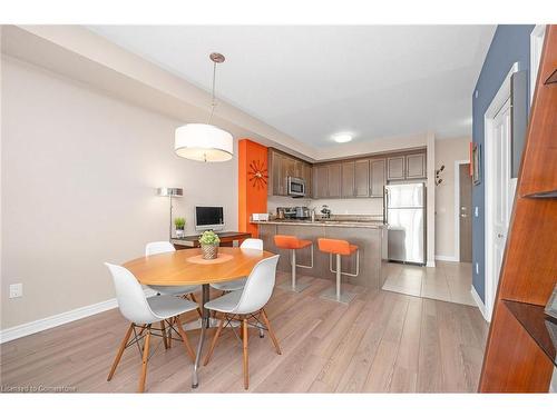 428-216 Oak Park Boulevard, Oakville, ON - Indoor Photo Showing Dining Room