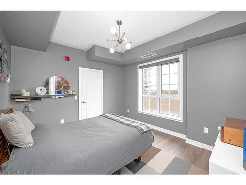 428-216 Oak Park Boulevard, Oakville, ON - Indoor Photo Showing Bedroom