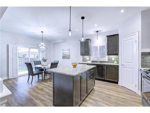 23 Blackburn Lane, Hamilton, ON - Indoor Photo Showing Kitchen With Upgraded Kitchen