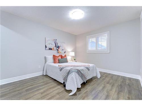 23 Blackburn Lane, Hamilton, ON - Indoor Photo Showing Bedroom