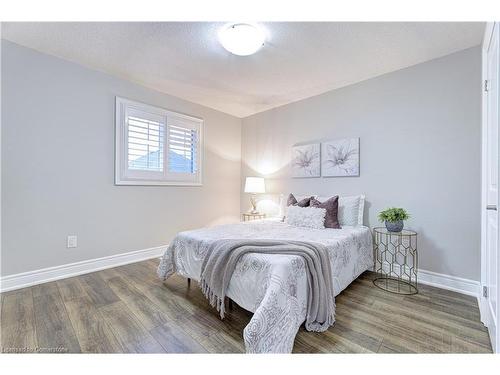 23 Blackburn Lane, Hamilton, ON - Indoor Photo Showing Bedroom