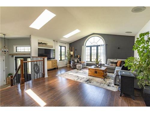 11635 Burnaby Road, Wainfleet, ON - Indoor Photo Showing Living Room