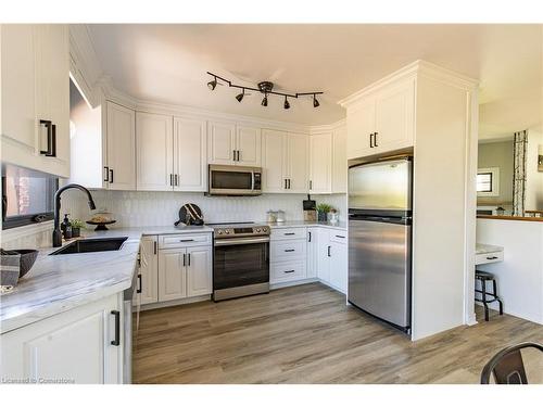 11635 Burnaby Road, Wainfleet, ON - Indoor Photo Showing Kitchen