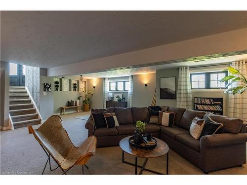 11635 Burnaby Road, Wainfleet, ON - Indoor Photo Showing Living Room