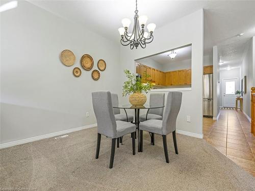 32 Abbotsford Trail, Hamilton, ON - Indoor Photo Showing Dining Room