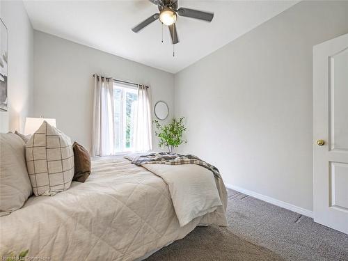 32 Abbotsford Trail, Hamilton, ON - Indoor Photo Showing Bedroom