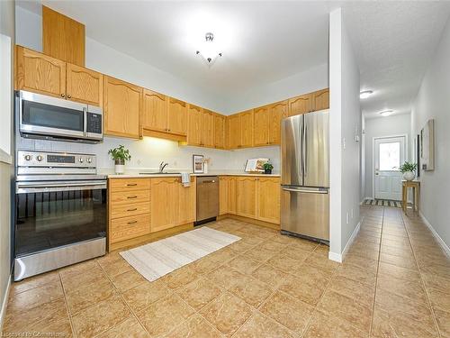 32 Abbotsford Trail, Hamilton, ON - Indoor Photo Showing Kitchen