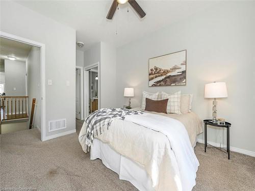 32 Abbotsford Trail, Hamilton, ON - Indoor Photo Showing Bedroom