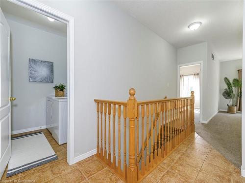 32 Abbotsford Trail, Hamilton, ON - Indoor Photo Showing Other Room