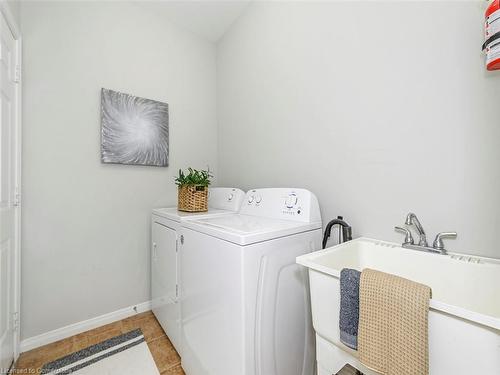 32 Abbotsford Trail, Hamilton, ON - Indoor Photo Showing Laundry Room