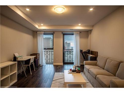 919-118 King Street E, Hamilton, ON - Indoor Photo Showing Living Room