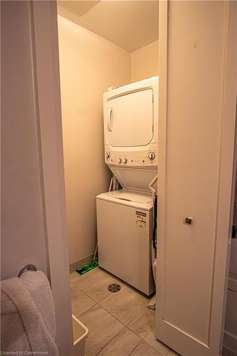 919-118 King Street E, Hamilton, ON - Indoor Photo Showing Laundry Room