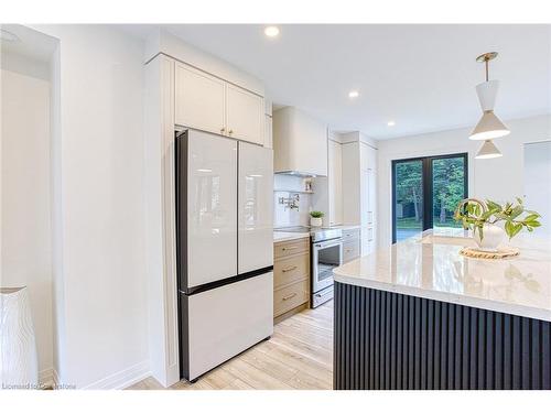 11 Nelles Road N, Grimsby, ON - Indoor Photo Showing Kitchen