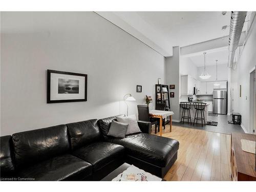 212-80 King William Street, Hamilton, ON - Indoor Photo Showing Living Room