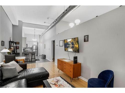 212-80 King William Street, Hamilton, ON - Indoor Photo Showing Living Room