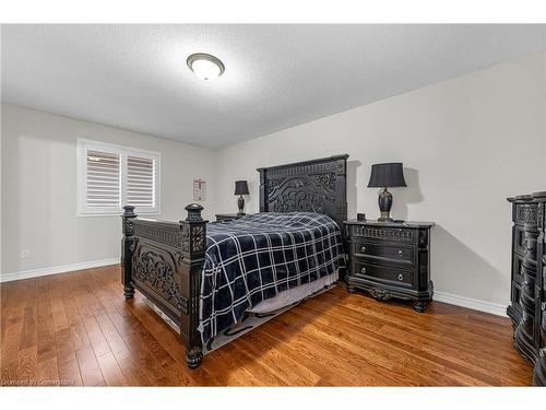 393 Old Mud Street, Stoney Creek, ON - Indoor Photo Showing Bedroom