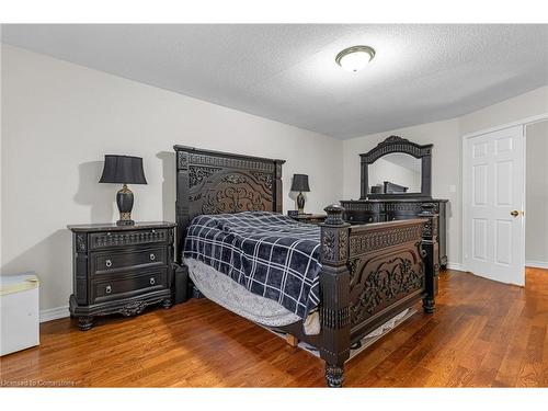 393 Old Mud Street, Stoney Creek, ON - Indoor Photo Showing Bedroom