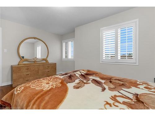 393 Old Mud Street, Stoney Creek, ON - Indoor Photo Showing Bedroom