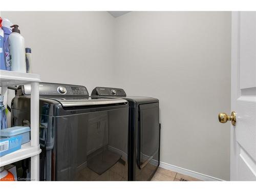 393 Old Mud Street, Stoney Creek, ON - Indoor Photo Showing Laundry Room