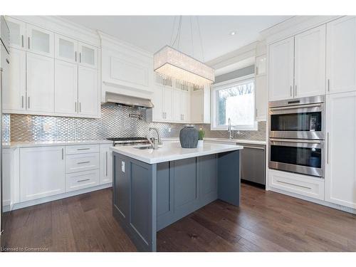 430 Stanfield Drive, Oakville, ON - Indoor Photo Showing Kitchen With Upgraded Kitchen