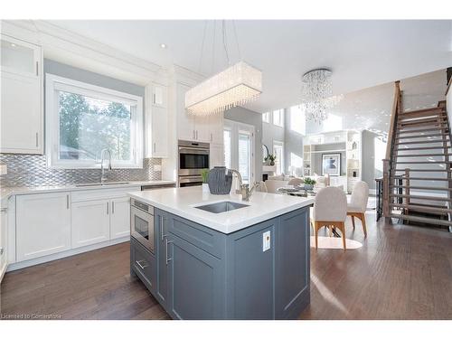 430 Stanfield Drive, Oakville, ON - Indoor Photo Showing Kitchen With Upgraded Kitchen