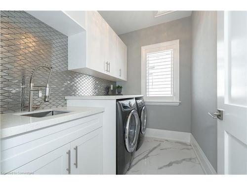 430 Stanfield Drive, Oakville, ON - Indoor Photo Showing Laundry Room