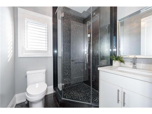 430 Stanfield Drive, Oakville, ON - Indoor Photo Showing Bathroom