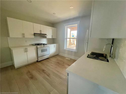 2-27 Strathcona Avenue S, Hamilton, ON - Indoor Photo Showing Kitchen