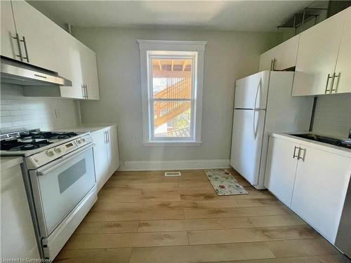 2-27 Strathcona Avenue S, Hamilton, ON - Indoor Photo Showing Kitchen