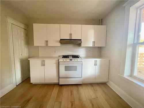 2-27 Strathcona Avenue S, Hamilton, ON - Indoor Photo Showing Kitchen