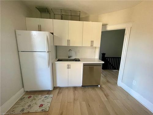 2-27 Strathcona Avenue S, Hamilton, ON - Indoor Photo Showing Kitchen