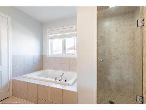 82 Barrett Avenue, Brantford, ON - Indoor Photo Showing Bathroom