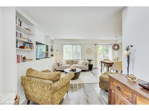 1-39 Panabaker Drive, Ancaster, ON - Indoor Photo Showing Living Room