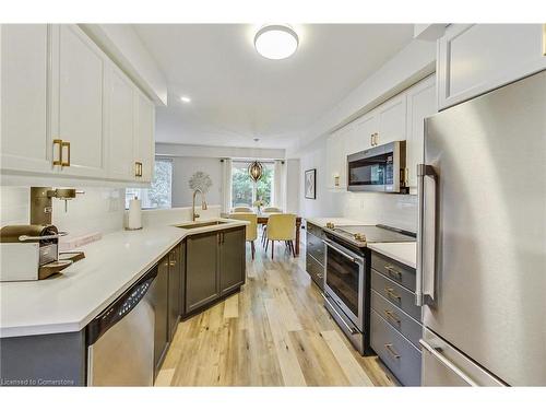 1-39 Panabaker Drive, Ancaster, ON - Indoor Photo Showing Kitchen With Double Sink With Upgraded Kitchen