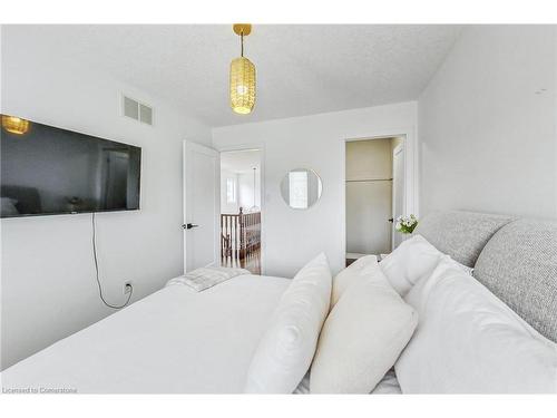 1-39 Panabaker Drive, Ancaster, ON - Indoor Photo Showing Bedroom