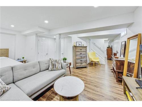 1-39 Panabaker Drive, Ancaster, ON - Indoor Photo Showing Living Room